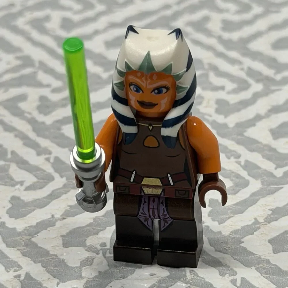 LEGO Star Wars Ahsoka Tano Minifigure sw0452 Padawan Clone Wars w/ 1 Lightsaber